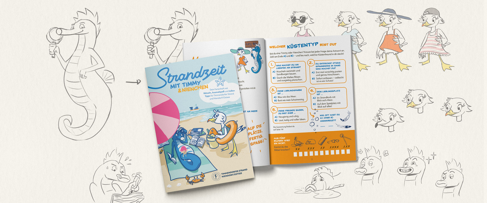 Der Titel und die aufgeschlagene erste Seite des Rätselheftes „Strandzeit“ liegen auf Entwurfszeichnungen von Seepferdchen Timmy und Möwe Nienchen.