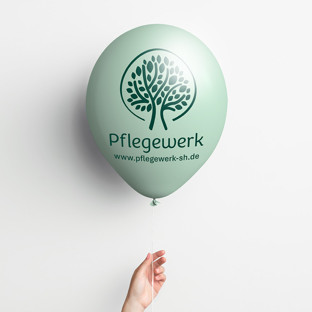 Luftballons des Pflegewerks in neuem Corporate Design.