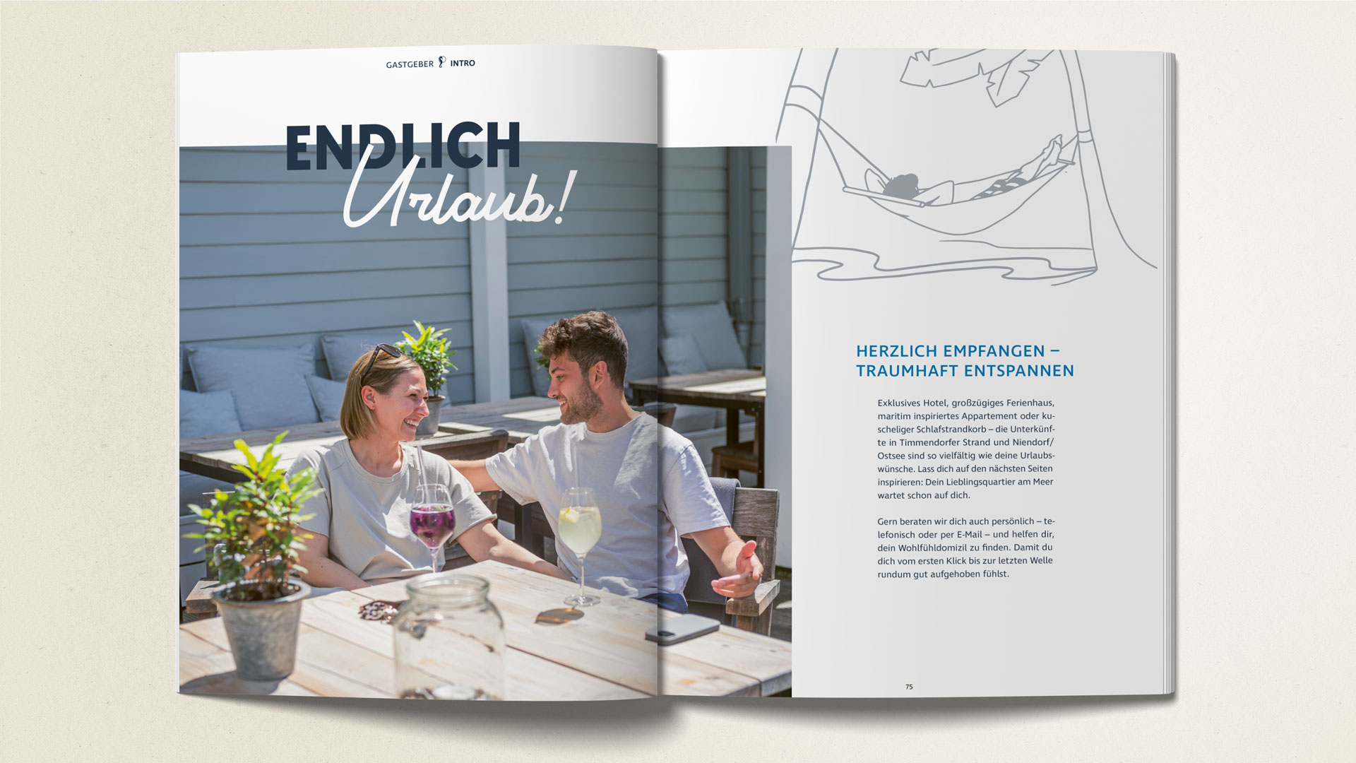 Doppelseite aus dem Strandmagazin für Timmendorfer Strand. Mit der illustrierten Entspannung in der Hängematte beginnt das Gastgeberverzeichnis.